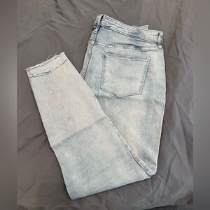 Universal Thread Light-Wash Jeans
